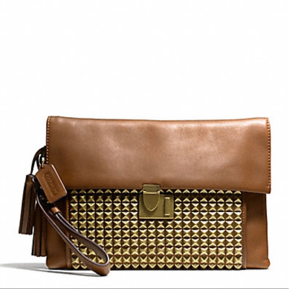 Coach STUDDED LEATHER LOCK CLUTCH (COACH 26408)